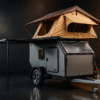 20251022_1332_Luxurious Caravan Showcase_remix_01k85tz0sbeb2826vcp4k7gne3 Caravane tout-terrain Thalberg T-800 (Offre de lancement de luxe)